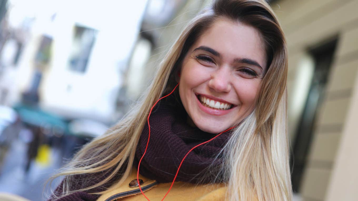 Thoughts That Happiest People Remove Permanently From Their Life Woman who is the happiest person removes these thoughts permanently from her life.
