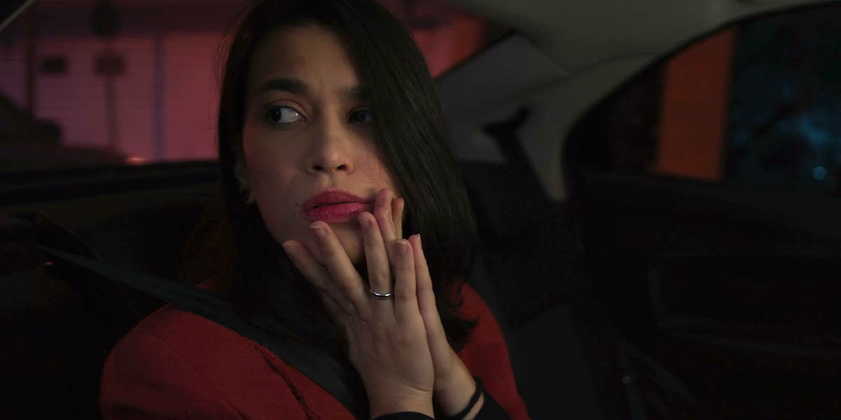 How To Instantly Tell If Your Anxious Feelings Are Actually An Anxiety Disorder anxious woman
